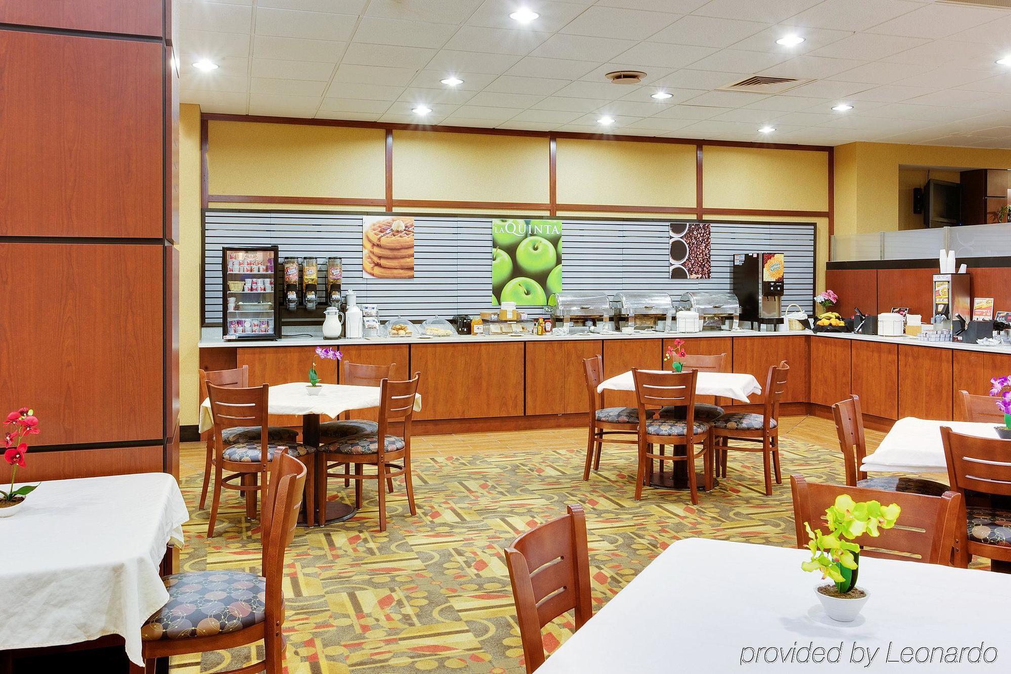 La Quinta Inn & Suites Pittsburgh North McCandless Township Exterior foto